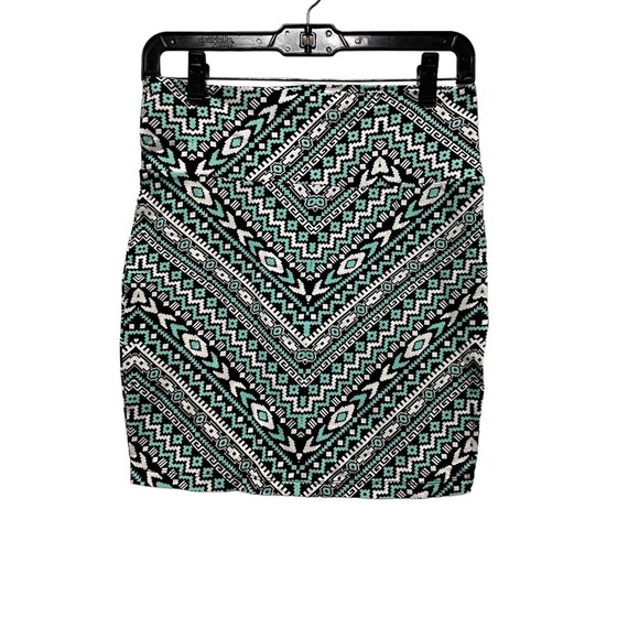 BLT) Charlotte Russe Skirt Women’s Size Medium Blue White Print Short Mini - Picture 2 of 9